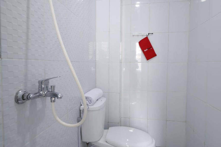 Bedroom 4, RedDoorz Plus Syariah near Mall Pondok Indah, South Jakarta