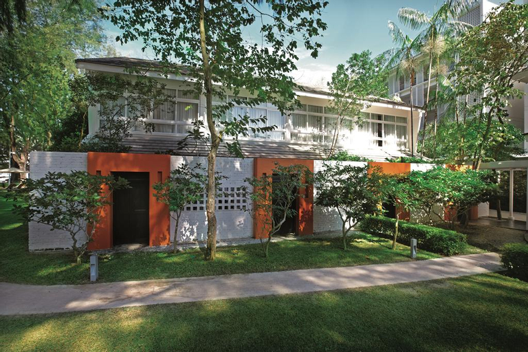 Exterior 6