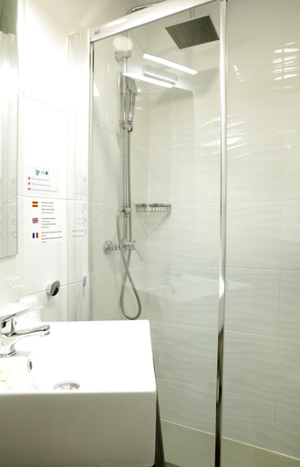 3, Hostal Royal Cruz, Madrid