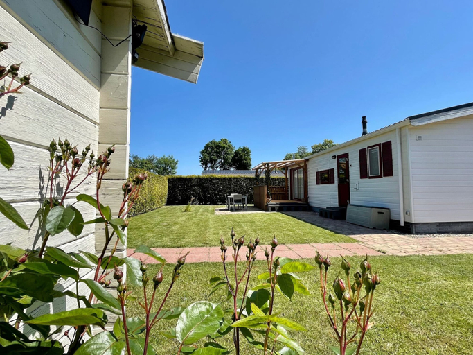 Exterior 2, Family Chalet With Pool, Franekeradeel