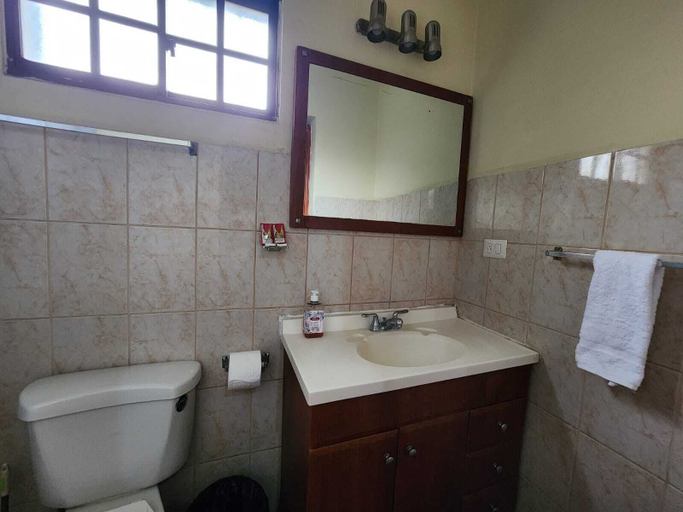 Bathroom 3, Casona Macondo, Granada