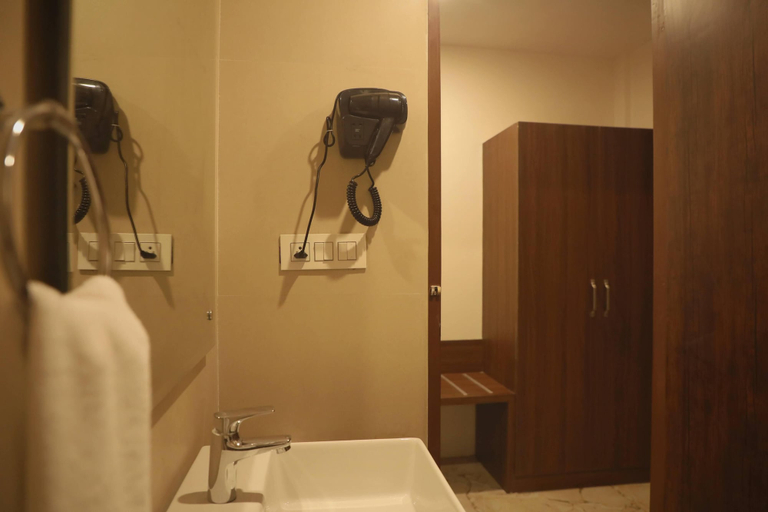 Bathroom 3, The Castle Resort Fagu, Shimla