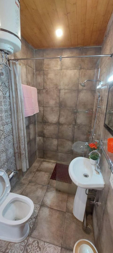 Bathroom 3, Veenu's Cottage, Dehradun