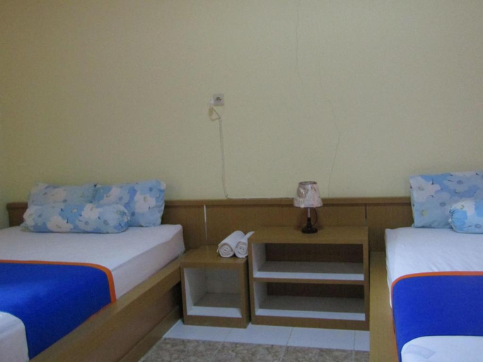 Bedroom 2, Hotel Family Syariah 1 By Zuzu, Bantul