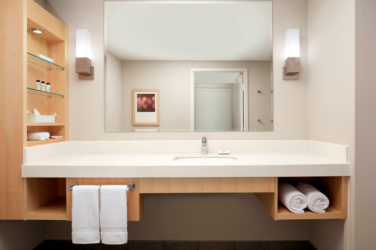 Bathroom 5, Delta Hotels by Marriott Montreal, Montréal