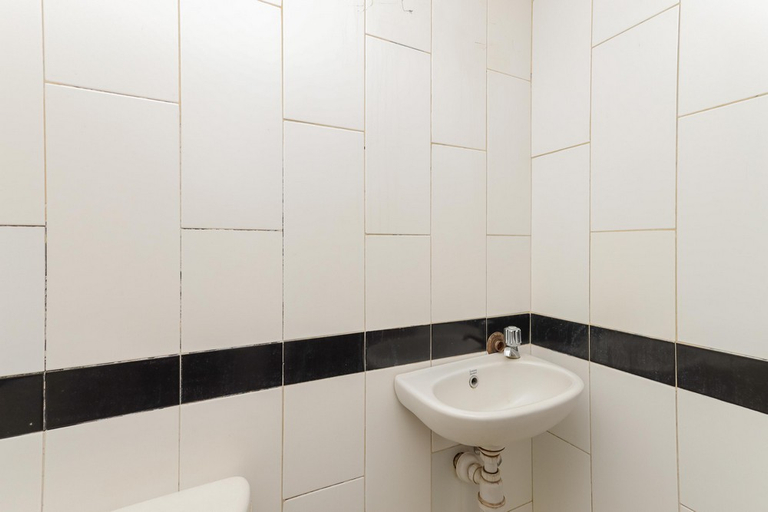 Bathroom 11