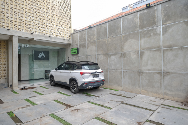 Public Area 27