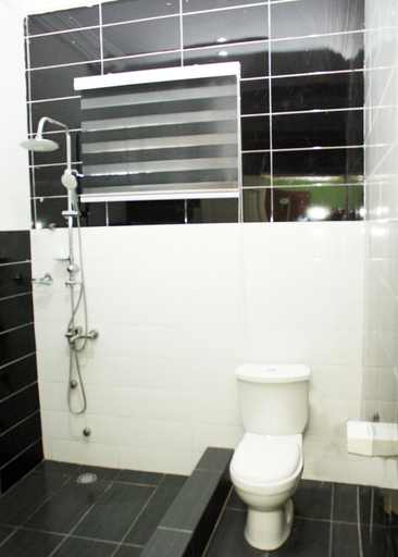 Bathroom 4, Ramat Luxury Hotel, Kwabre