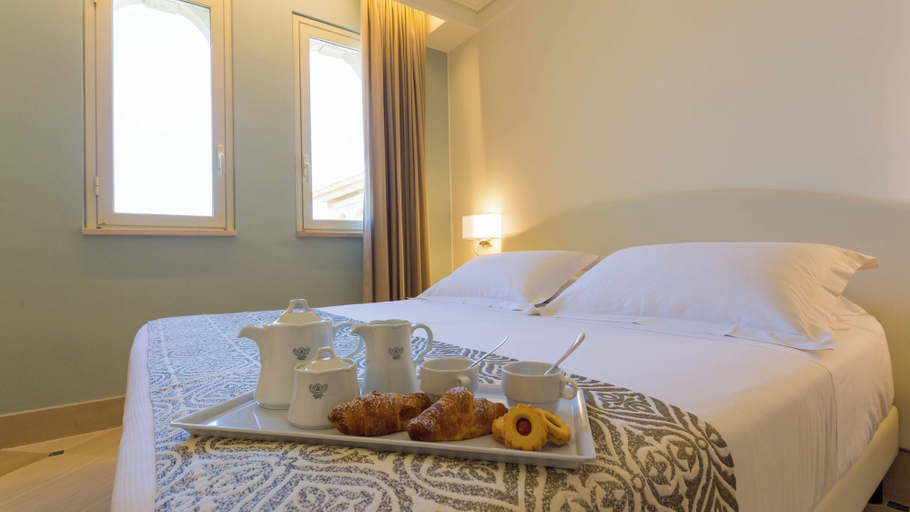 Bedroom 4, Hellenia Yachting Hotel, Messina