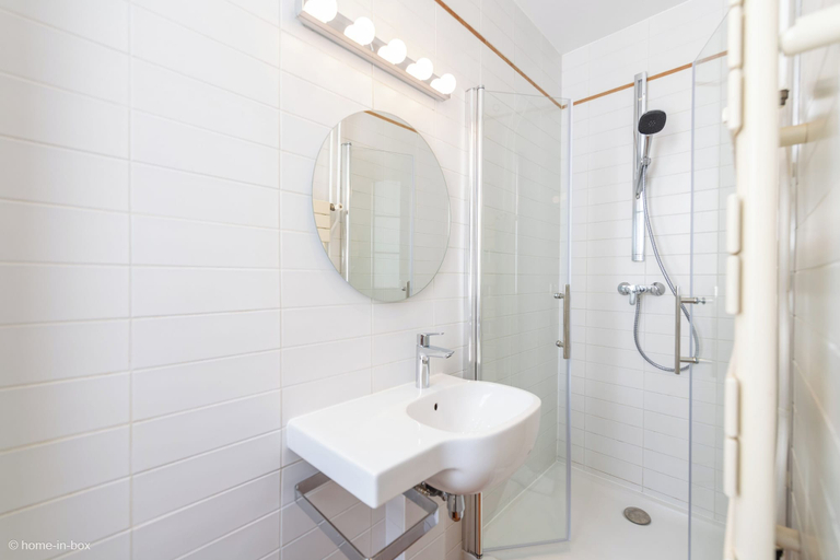 Bathroom 4, HotelHome Paris 16, Paris