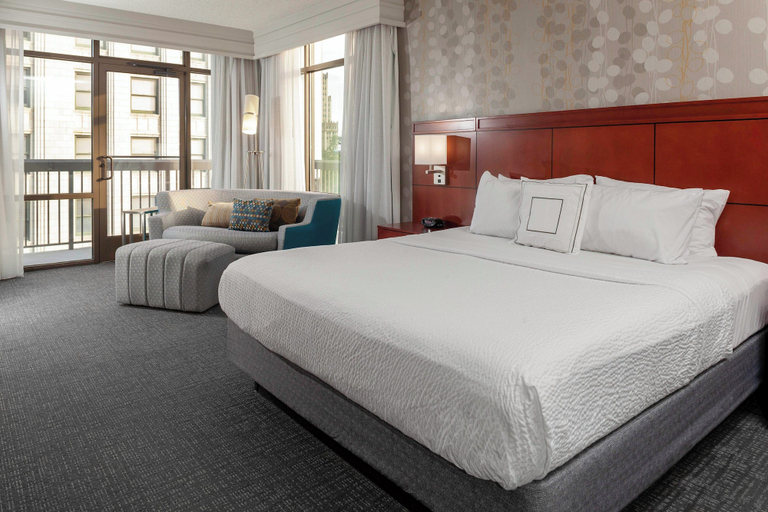 Bedroom 4, Courtyard by Marriott Downtown Memphis, Shelby