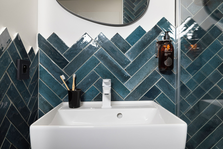 Bathroom 4, Hôtel de la Couronne, Haute-Savoie