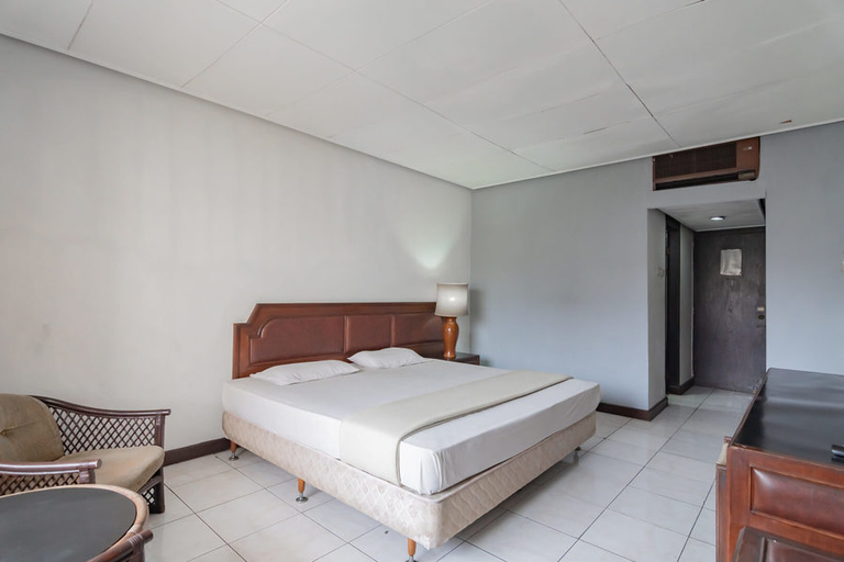Bedroom 3, Istana Hotel Bandung Mitra RedDoorz, Bandung