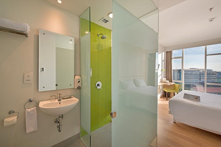 Bathroom 3, Whiz Prime Hasanudin Makassar, Makassar