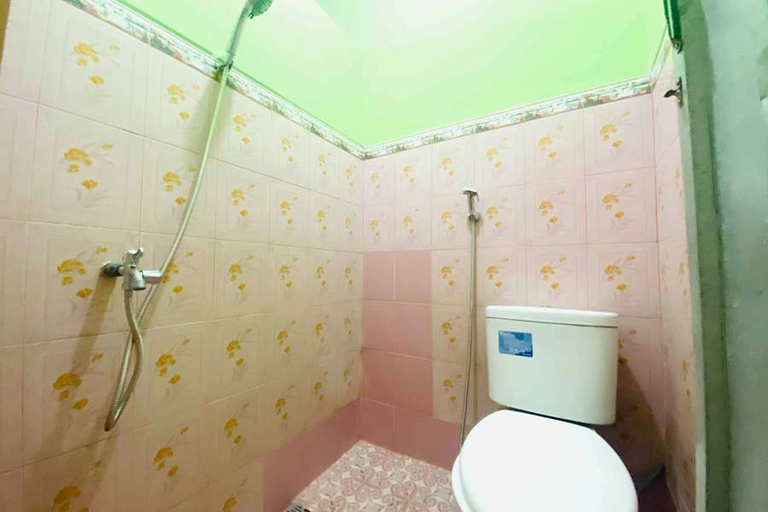 Bathroom 3, Hotel Gerung 1 Near Alun Alun Nganjuk, Nganjuk