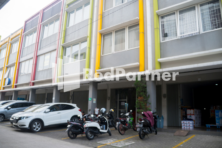 Exterior & Views 2, Hotel C18 @ Cibaduyut Mitra RedDoorz, Bandung