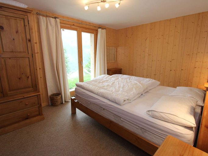 Bedroom 2, Luxury Chalet with Hot Tub in La Tzoumaz, Martigny