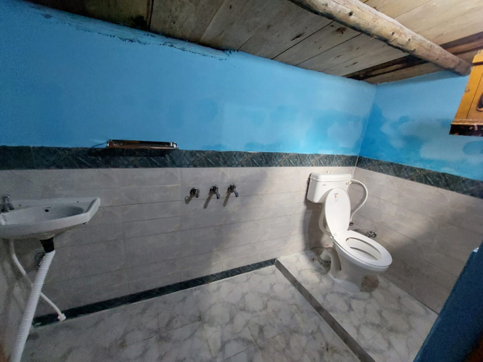 Bathroom 5, Goroomgo Buransh home stay Rishikesh, Uttarkashi