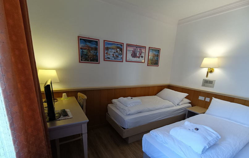 Bedroom 3, Park Hotel Arnica, Belluno