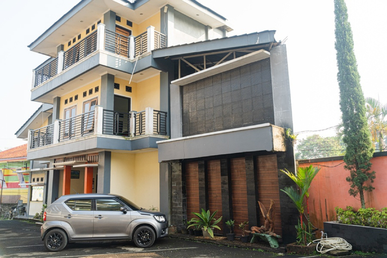Exterior & Views