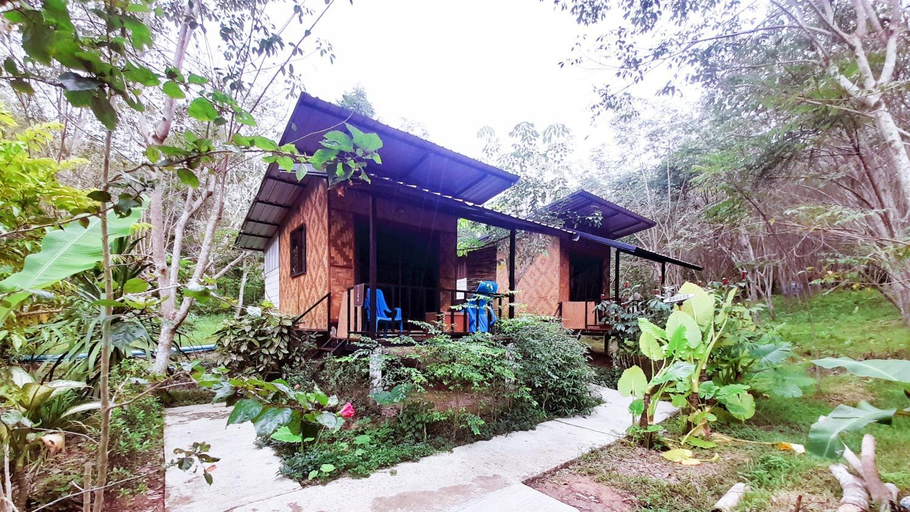 Exterior 4