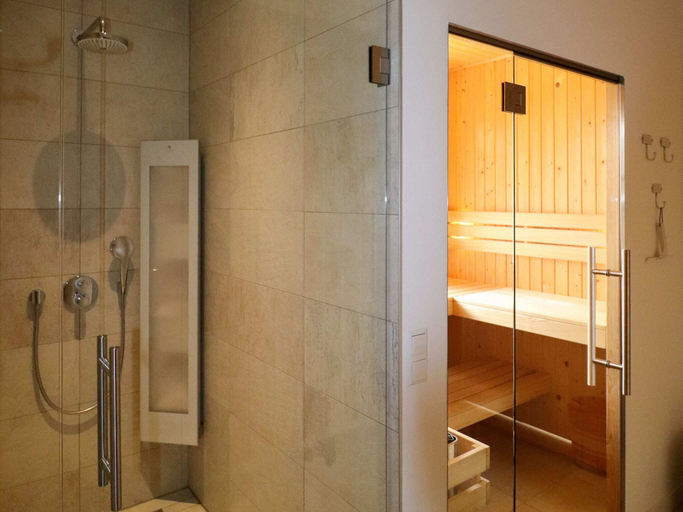 Bathroom 2, Luxury Villa with Sauna & Hot Tub at Lake, Lemsterland
