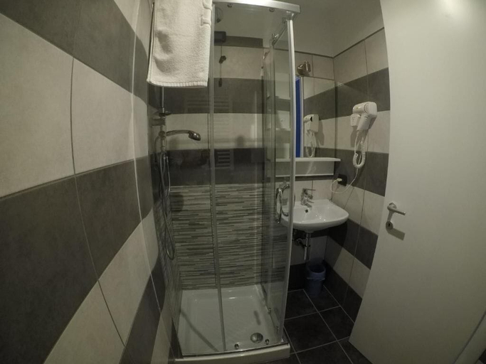 Bathroom 3, Julius Caesar 183, Rome