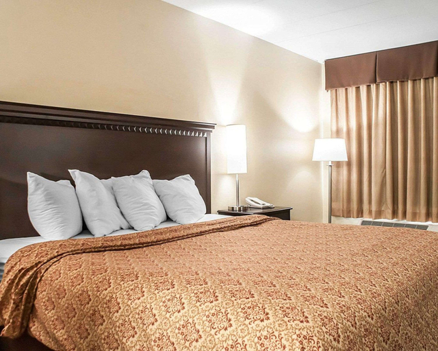 Bedroom 3, Econo Lodge Elmira-Corning, Chemung