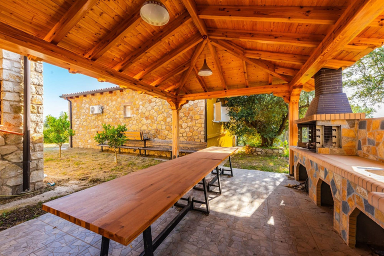 Others 5, Siar The Large Villa Garden Beach Access, Sarandës