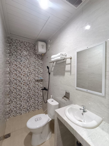 Bathroom 11