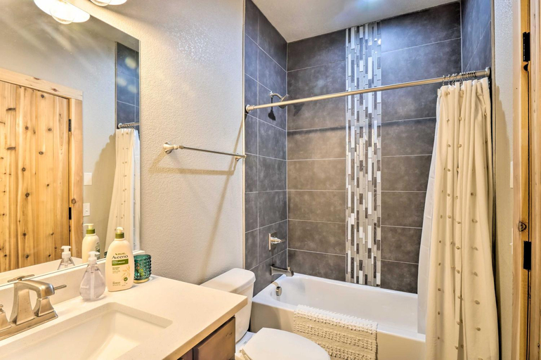 Bathroom 3, Mountainside Fairplay Cabin w/ Game Room & Sauna!, Park