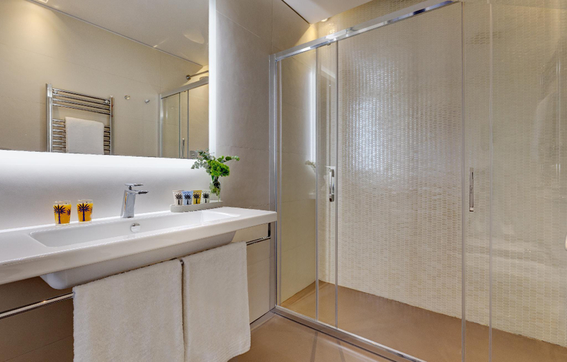 Bathroom 12