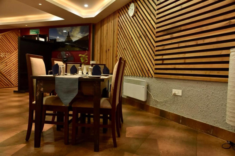 Food & Drinks 4, Hotel Damisa , Chang