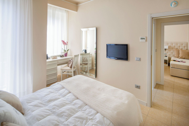 Bedroom 3, Hotel Mediterraneo, Savona