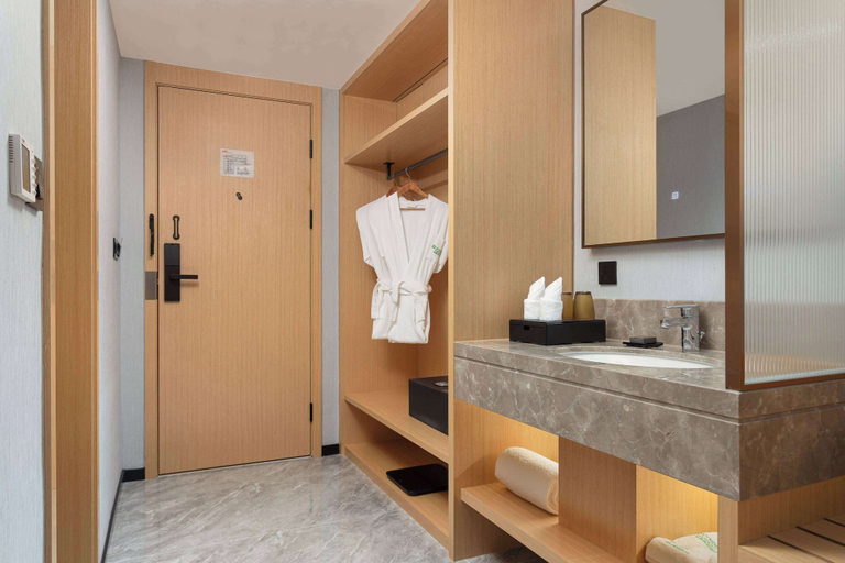 Bathroom 5, Wyndham Garden Haikou Meilan, Haikou