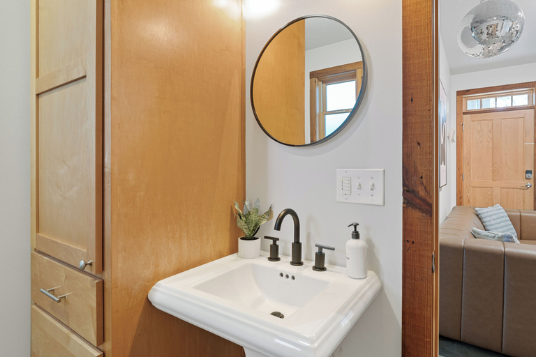 Bathroom 2, Urban Cowboy Villas - Heart of 704, Travis
