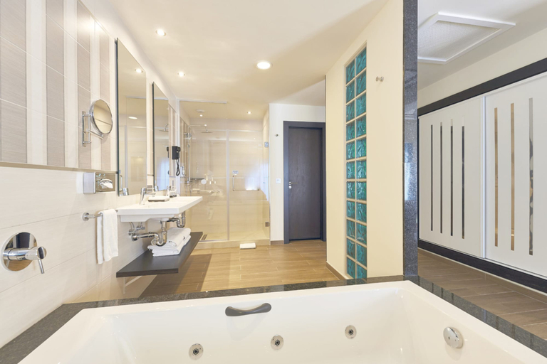 Bathroom 5, Hotel Riu Dunamar - All Inclusive, Isla Mujeres