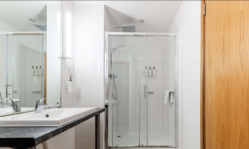 Bathroom 4, Park Inn by Radisson Peterborough, Peterborough