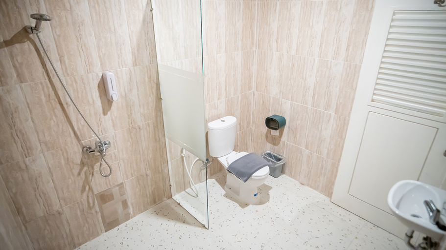 Bathroom 8