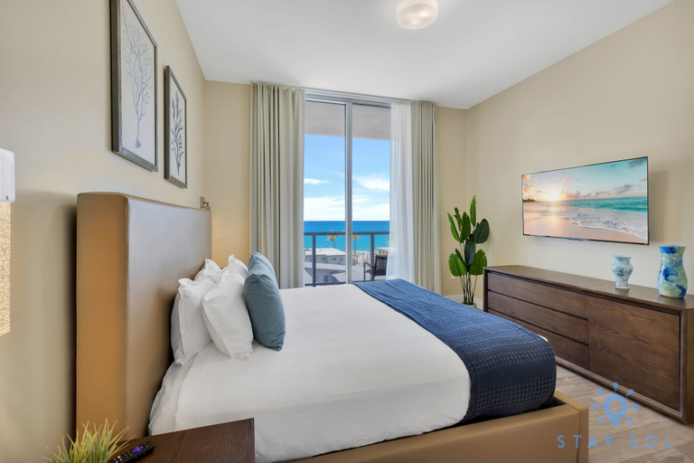 Room 4, Spectacular Beach View Amazing Rooftop Pool, Broward