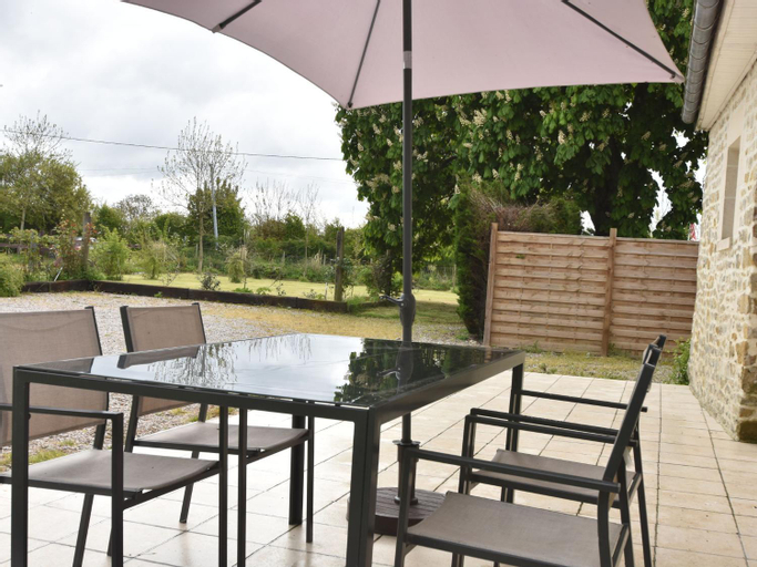 Exterior & Views 5, Cottage in Fresville with Garden, Manche