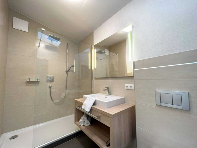 Bathroom 3, Spacious Apartment in Piesendorf near Ski Area, Zell am See