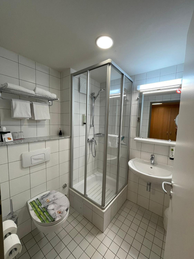 Bathroom 4, Parkhotel Marzahn, Berlin