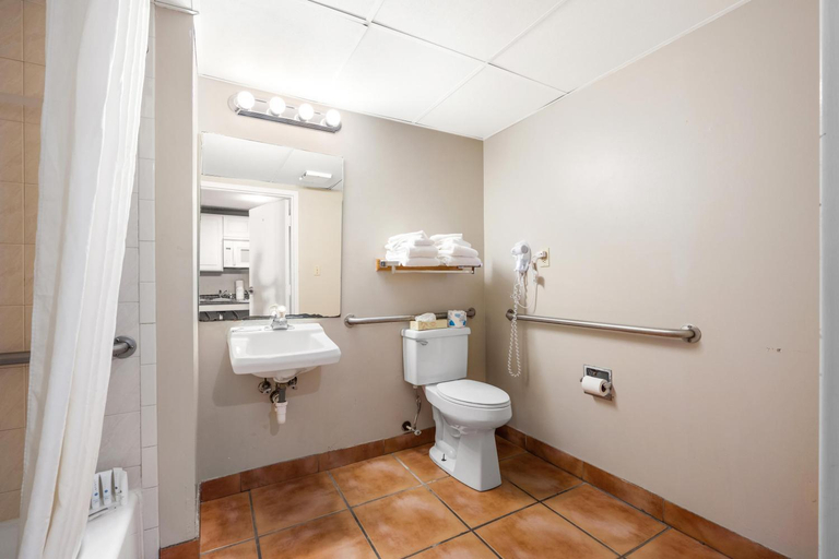 Bathroom 4, Tidelands Caribbean Boardwalk Hotel and Suites, Worcester