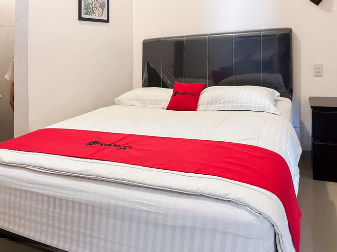 Bedroom 3, RedDoorz near Pantai Pandan Sibolga 2, Central Tapanuli
