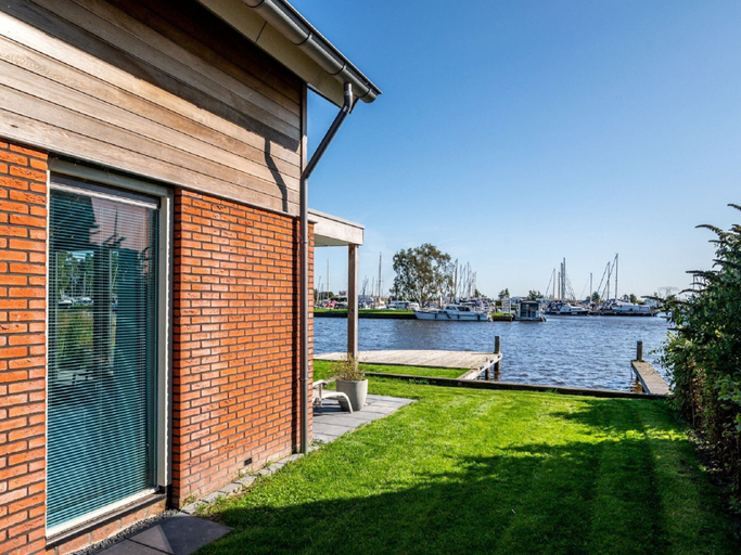 Exterior 5, Modern Holiday Home With a Terrace by Water, Boarnsterhim