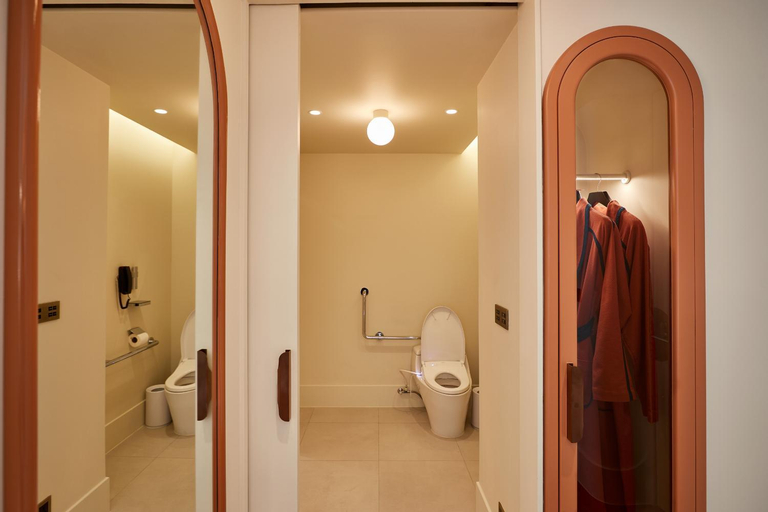 Bathroom 10