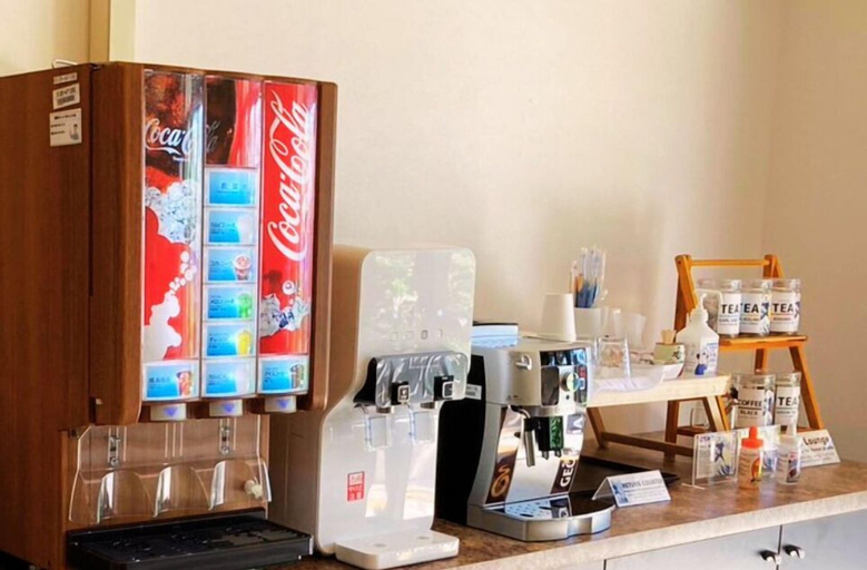 Food & Drinks 4, LOW COST RESORT MANZA BEACH, Onna