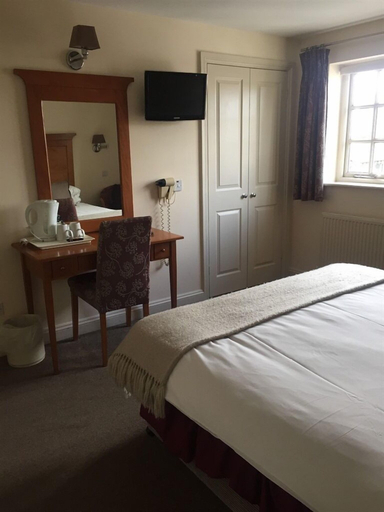 Bedroom 5, The Crown Inn, Swindon
