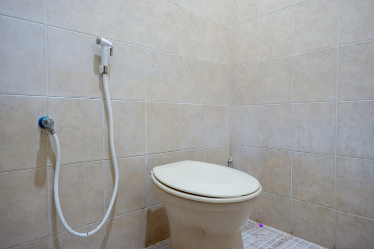 Bathroom, Cakra Homestay Solo, Solo